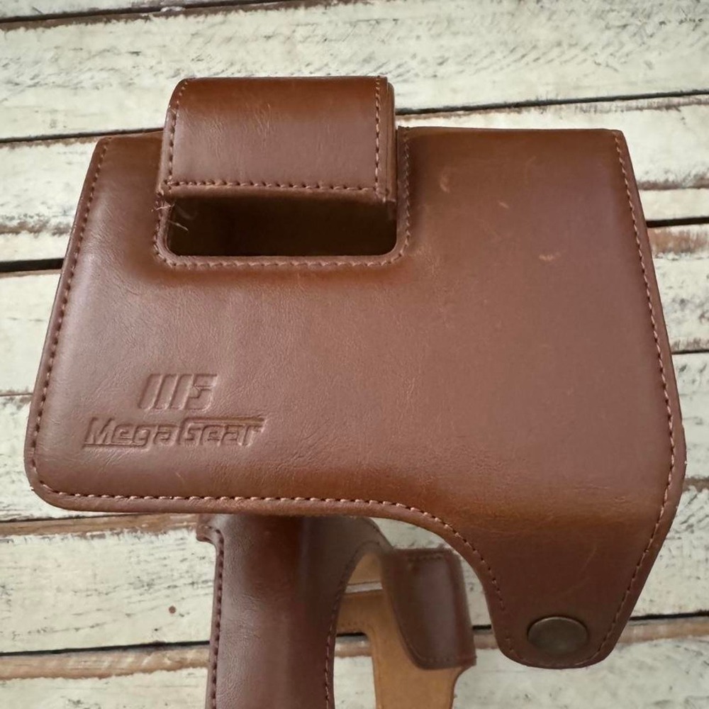MegaGear Brown Leather Ever Ready Protective Camera Case MG1045